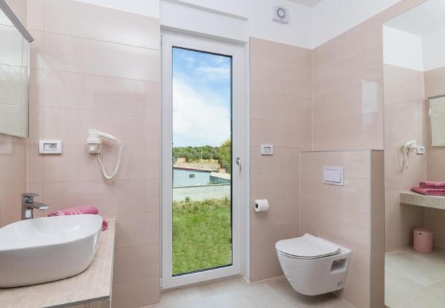 Villa in Fažana - Villa Elena Deluxe in Fažana for 8 people with whirlpool & private pool only 400 m from the beach Villa in Fažana - Villa Elena Deluxe in Fažana for 8 people with whirlpool & private pool only 400 m from the beach