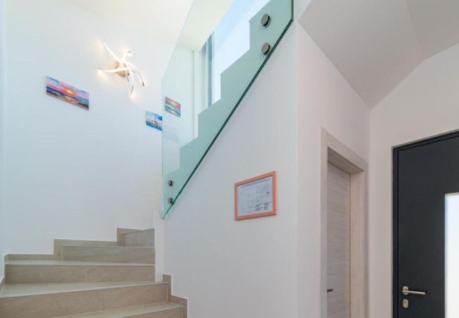 Villa in Fažana - Villa Elena Deluxe in Fažana for 8 people with whirlpool & private pool only 400 m from the beach Villa in Fažana - Villa Elena Deluxe in Fažana for 8 people with whirlpool & private pool only 400 m from the beach