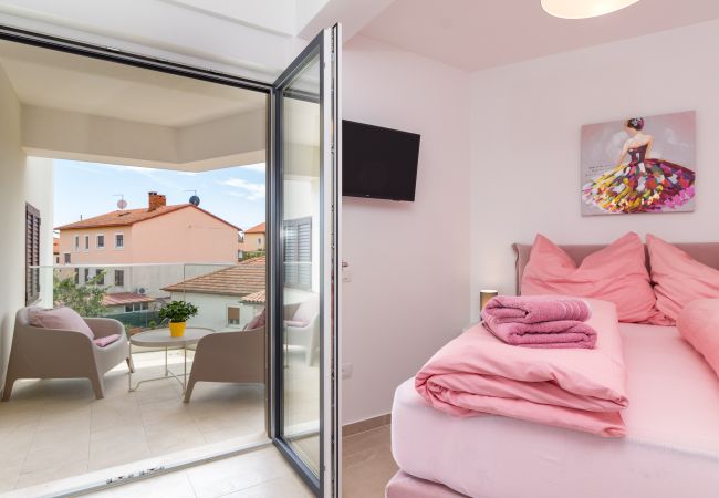 Villa in Fažana - Villa Elena Deluxe in Fažana for 8 people with whirlpool & private pool only 400 m from the beach Villa in Fažana - Villa Elena Deluxe in Fažana for 8 people with whirlpool & private pool only 400 m from the beach