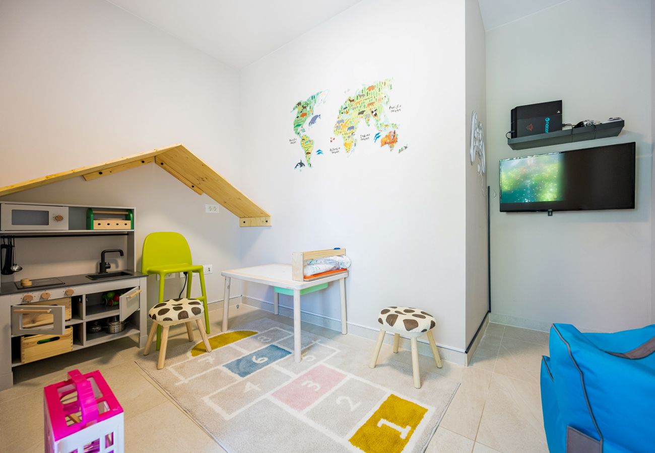 Villa in Fažana - Villa Elena Deluxe in Fažana for 8 people with whirlpool, kids playground & private pool only 400 m from the beach