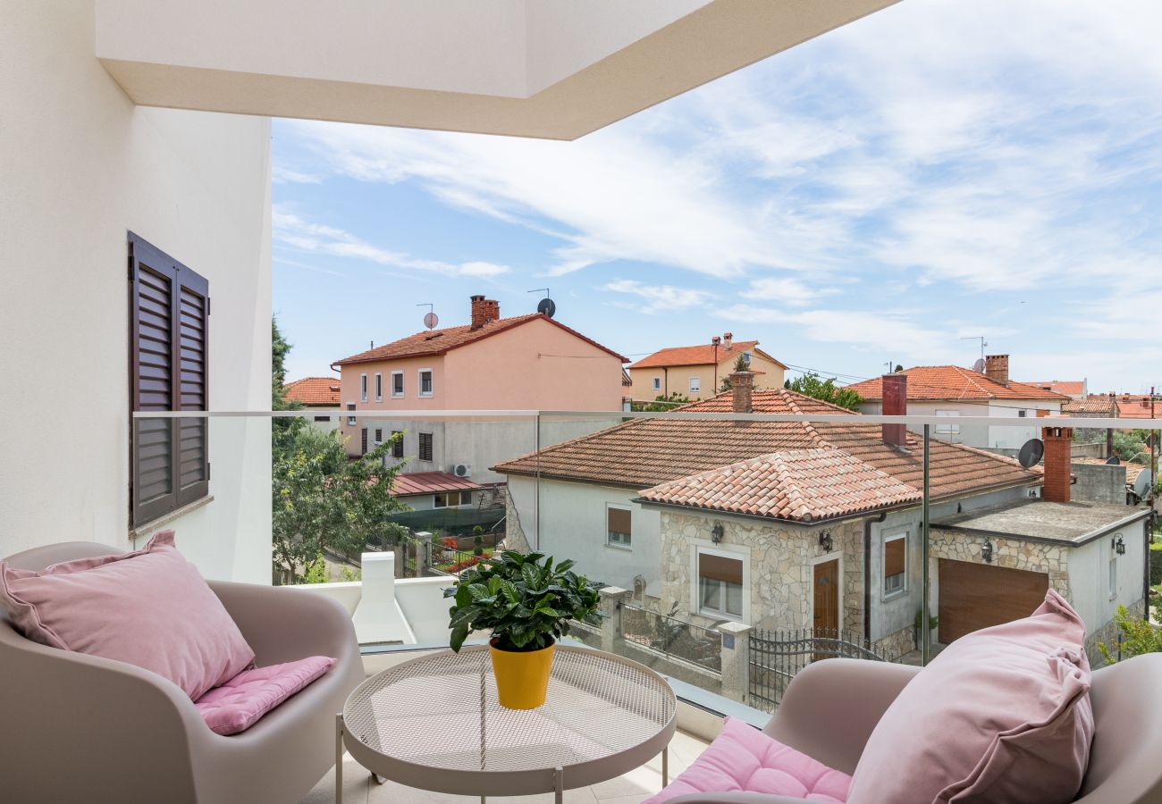 Villa in Fažana - Villa Elena Deluxe in Fažana for 8 people with whirlpool, kids playground & private pool only 400 m from the beach