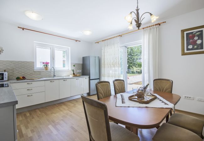 Villa in Labin - Villa Ana Labin for 12 person with 6 bedrooms & private pool Villa in Labin - Villa Ana Labin for 12 person with 6 bedrooms & private pool