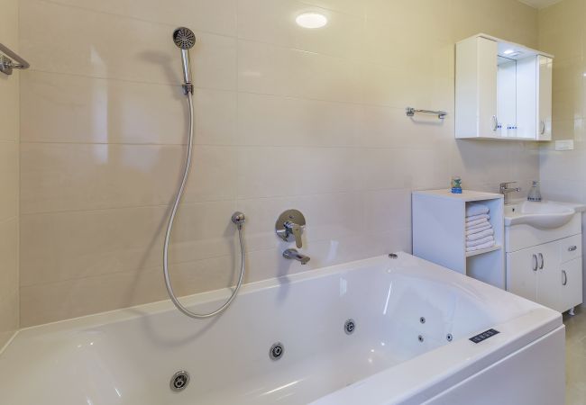 Villa in Labin - Villa Ana Labin for 12 person with 6 bedrooms & private pool Villa in Labin - Villa Ana Labin for 12 person with 6 bedrooms & private pool