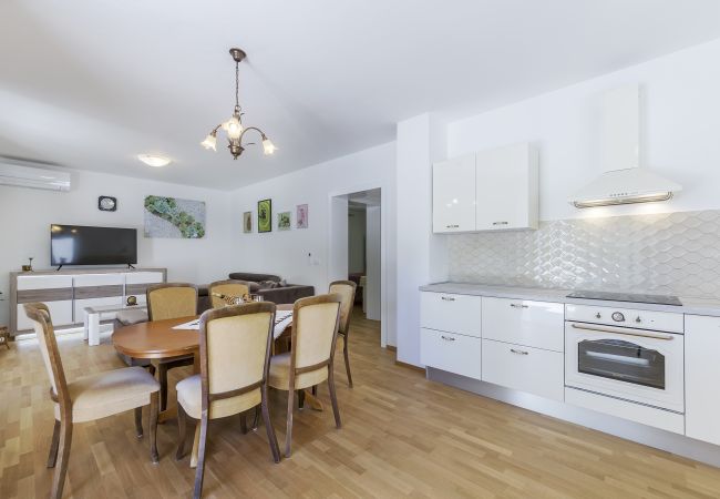 Villa in Labin - Villa Ana Labin for 12 person with 6 bedrooms & private pool Villa in Labin - Villa Ana Labin for 12 person with 6 bedrooms & private pool