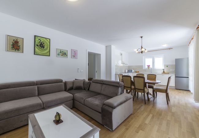 Villa in Labin - Villa Ana Labin for 12 person with 6 bedrooms & private pool Villa in Labin - Villa Ana Labin for 12 person with 6 bedrooms & private pool