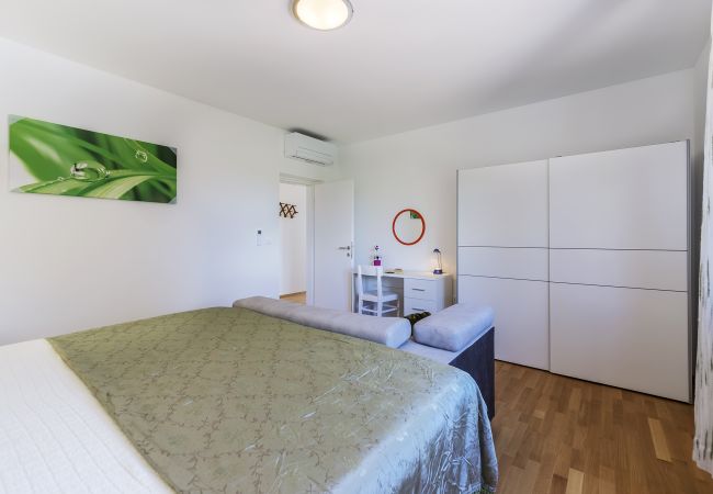 Villa in Labin - Villa Ana Labin for 12 person with 6 bedrooms & private pool Villa in Labin - Villa Ana Labin for 12 person with 6 bedrooms & private pool