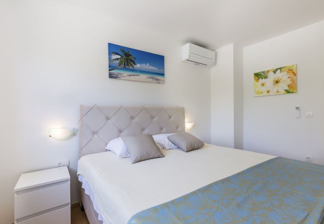 Villa in Labin - Villa Ana Labin for 12 person with 6 bedrooms & private pool Villa in Labin - Villa Ana Labin for 12 person with 6 bedrooms & private pool