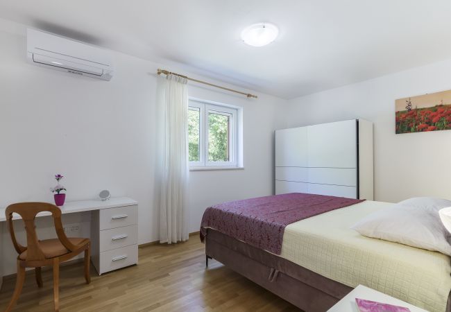 Villa in Labin - Villa Ana Labin for 12 person with 6 bedrooms & private pool Villa in Labin - Villa Ana Labin for 12 person with 6 bedrooms & private pool