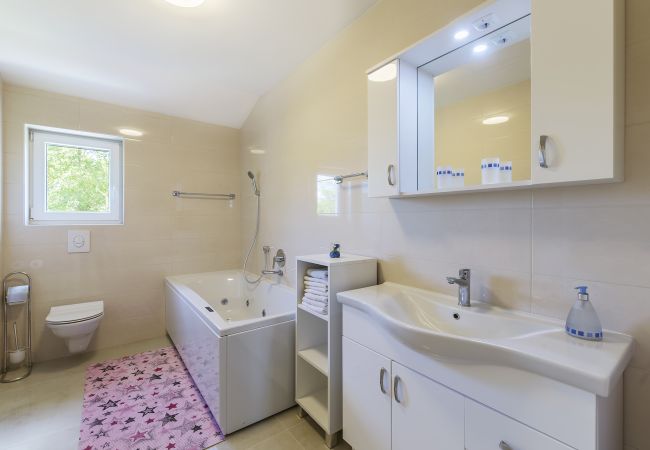 Villa in Labin - Villa Ana Labin for 12 person with 6 bedrooms & private pool Villa in Labin - Villa Ana Labin for 12 person with 6 bedrooms & private pool