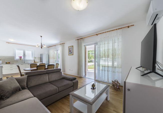 Villa in Labin - Villa Ana Labin for 12 person with 6 bedrooms & private pool Villa in Labin - Villa Ana Labin for 12 person with 6 bedrooms & private pool