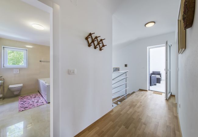 Villa in Labin - Villa Ana Labin for 12 person with 6 bedrooms & private pool Villa in Labin - Villa Ana Labin for 12 person with 6 bedrooms & private pool