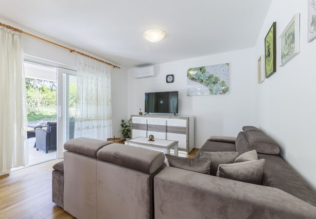 Villa in Labin - Villa Ana Labin for 12 person with 6 bedrooms & private pool Villa in Labin - Villa Ana Labin for 12 person with 6 bedrooms & private pool