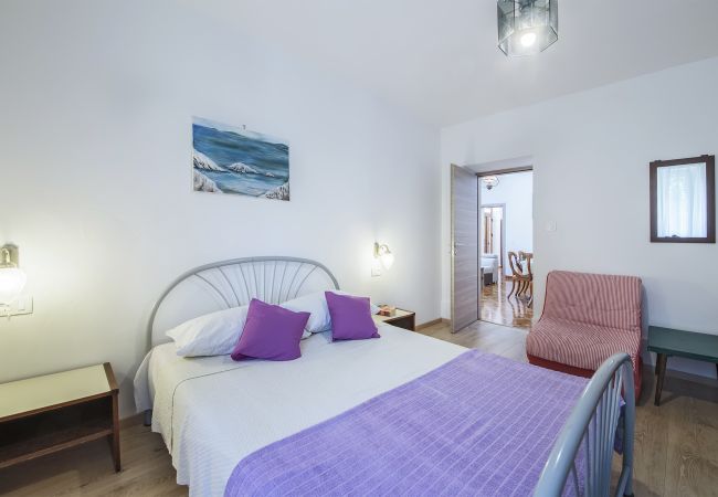 Villa in Labin - Villa Ana Labin for 12 person with 6 bedrooms & private pool Villa in Labin - Villa Ana Labin for 12 person with 6 bedrooms & private pool