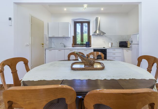 Villa in Labin - Villa Ana Labin for 12 person with 6 bedrooms & private pool Villa in Labin - Villa Ana Labin for 12 person with 6 bedrooms & private pool