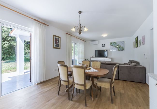 Villa in Labin - Villa Ana Labin for 12 person with 6 bedrooms & private pool Villa in Labin - Villa Ana Labin for 12 person with 6 bedrooms & private pool