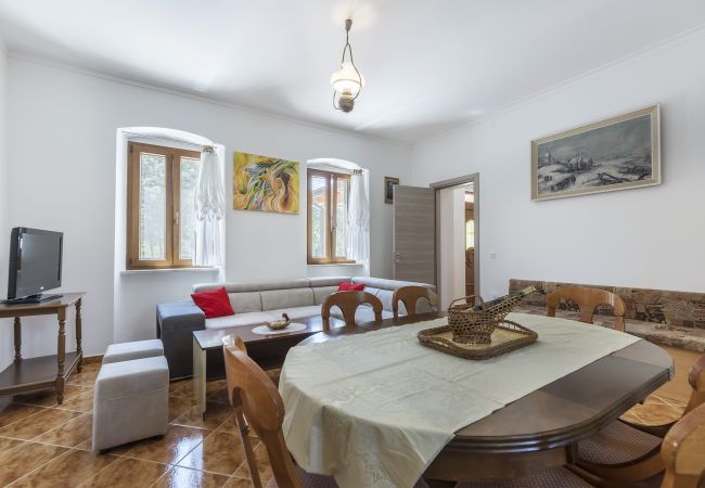 Villa in Labin - Villa Ana Labin for 12 person with 6 bedrooms & private pool Villa in Labin - Villa Ana Labin for 12 person with 6 bedrooms & private pool