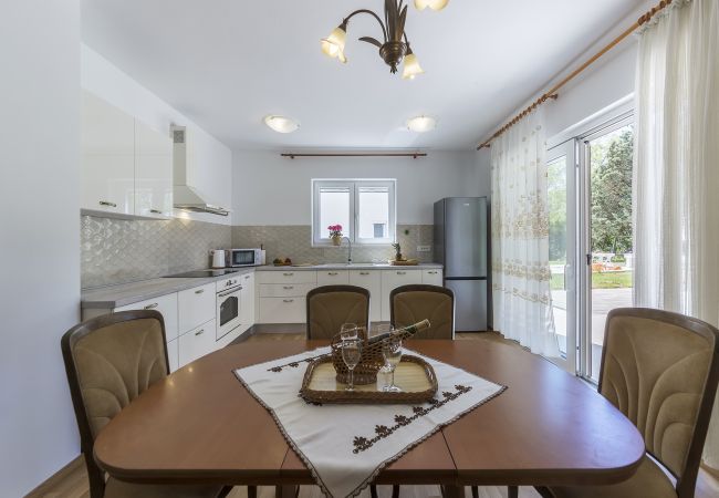 Villa in Labin - Villa Ana Labin for 12 person with 6 bedrooms & private pool Villa in Labin - Villa Ana Labin for 12 person with 6 bedrooms & private pool