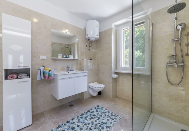 Villa in Labin - Villa Ana Labin for 12 person with 6 bedrooms & private pool Villa in Labin - Villa Ana Labin for 12 person with 6 bedrooms & private pool