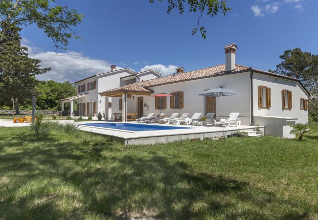 Villa in Labin - Villa Ana Labin for 12 person with 6 bedrooms & private pool Villa in Labin - Villa Ana Labin for 12 person with 6 bedrooms & private pool