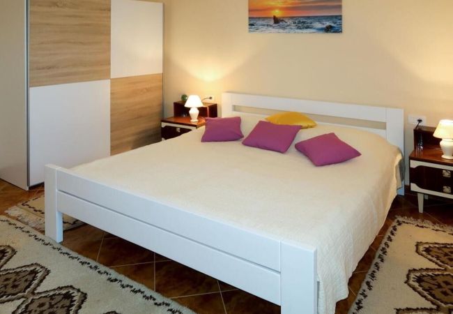 Villa in Labin - Villa Ana Labin for 12 person with 6 bedrooms & private pool Villa in Labin - Villa Ana Labin for 12 person with 6 bedrooms & private pool