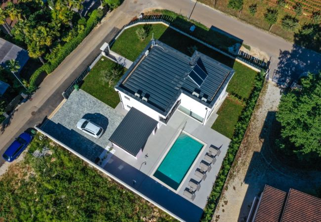 Villa in Porec - Villa Jacky in Poreč for 8 people with private pool just 900 meters from sea Villa in Porec - Villa Jacky in Poreč for 8 people with private pool just 900 meters from sea