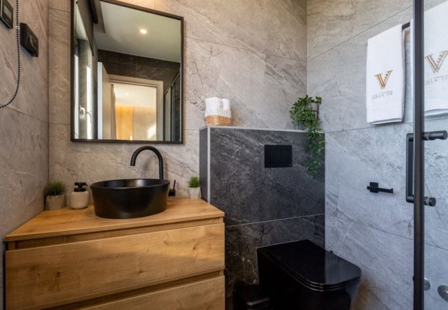 Villa in Medulin - Villa Vie in Medulin for 10 people with heated pool, wellness and home cinema Villa in Medulin - Villa Vie in Medulin for 10 people with heated pool, wellness and home cinema