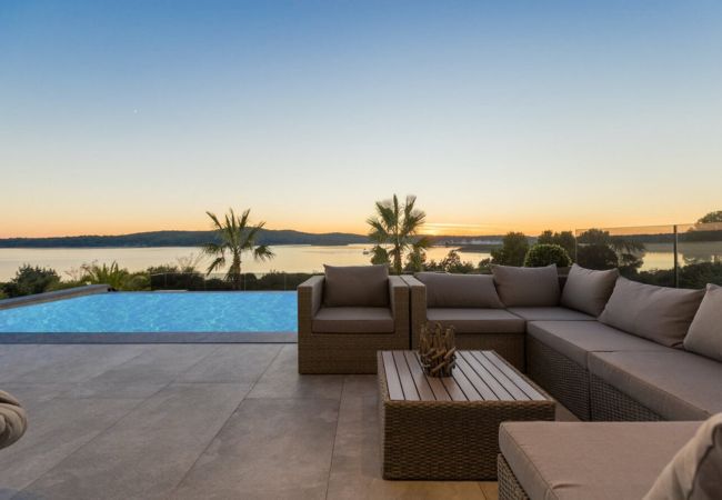 Villa in Medulin - Villa Vie in Medulin for 10 people with heated pool, wellness and home cinema Villa in Medulin - Villa Vie in Medulin for 10 people with heated pool, wellness and home cinema