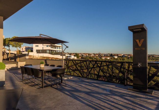 Villa in Medulin - Villa Vie in Medulin for 10 people with heated pool, wellness and home cinema Villa in Medulin - Villa Vie in Medulin for 10 people with heated pool, wellness and home cinema
