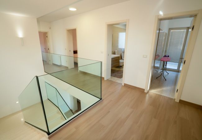Villa in Krancici - Villa Silvia near Poreč for 10 people with infinity pool and large playground Villa in Krancici - Villa Silvia near Poreč for 10 people with infinity pool and large playground