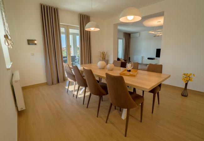 Villa in Krancici - Villa Silvia near Poreč for 10 people with infinity pool and large playground Villa in Krancici - Villa Silvia near Poreč for 10 people with infinity pool and large playground