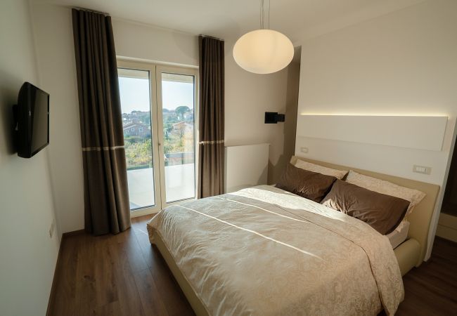 Villa in Krancici - Villa Silvia near Poreč for 10 people with infinity pool and large playground Villa in Krancici - Villa Silvia near Poreč for 10 people with infinity pool and large playground