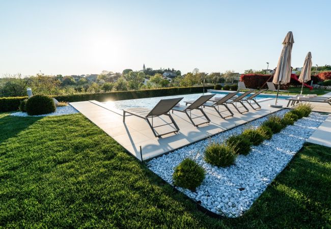Villa in Krancici - Villa Silvia near Poreč for 10 people with infinity pool and large playground Villa in Krancici - Villa Silvia near Poreč for 10 people with infinity pool and large playground