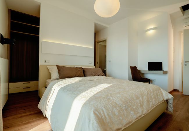 Villa in Krancici - Villa Silvia near Poreč for 10 people with infinity pool and large playground Villa in Krancici - Villa Silvia near Poreč for 10 people with infinity pool and large playground