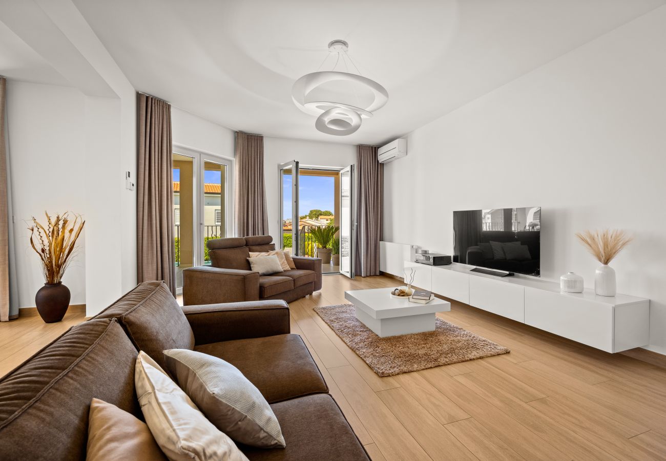 Villa in Krancici - Villa Silvia near Poreč for 10 people with infinity pool and large playground