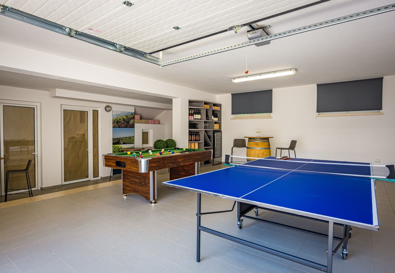 Villa in Krancici - Villa Silvia near Poreč for 10 people with infinity pool and large playground