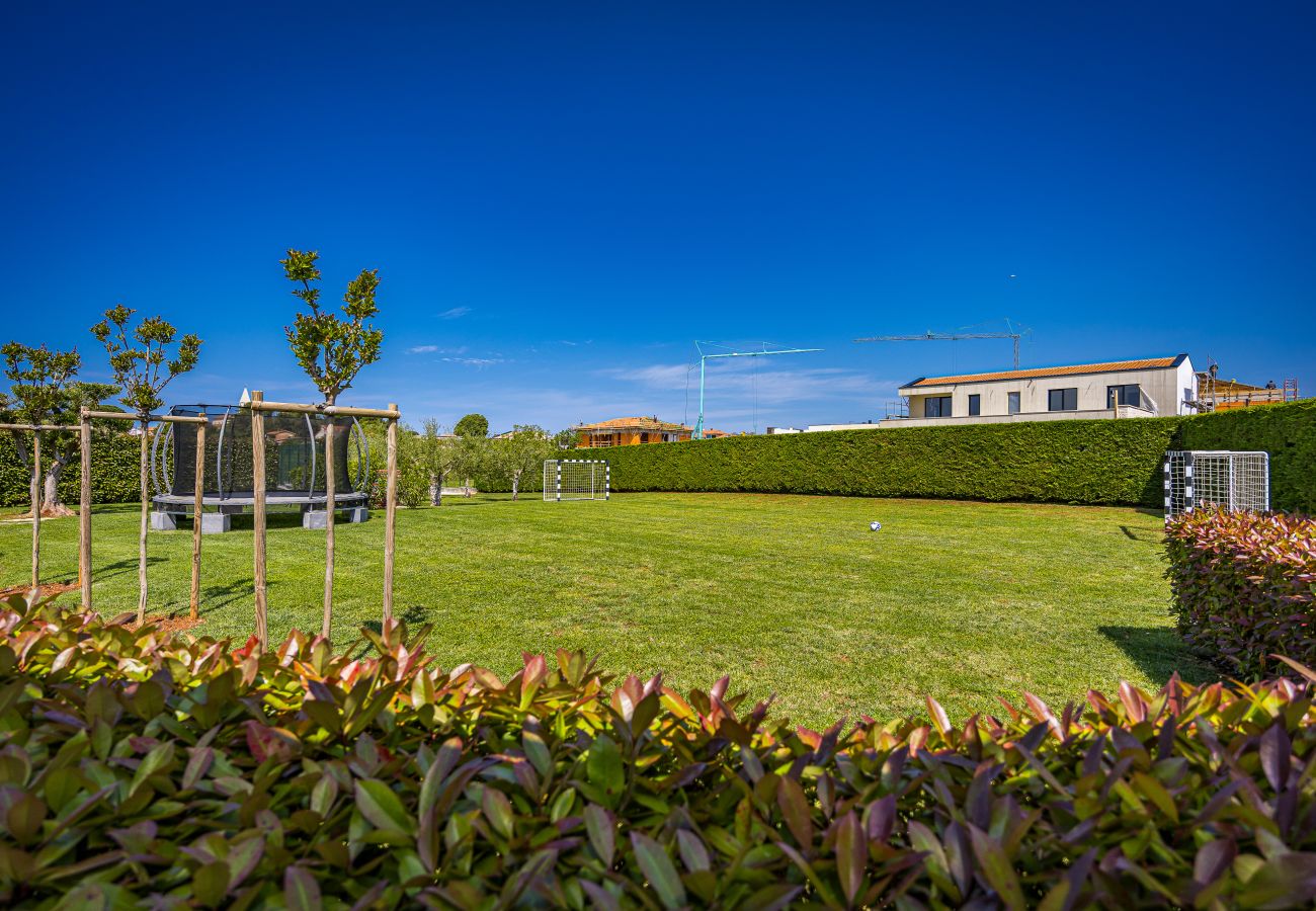 Villa in Krancici - Villa Silvia near Poreč for 10 people with infinity pool and large playground