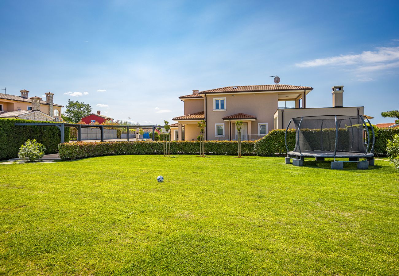 Villa in Krancici - Villa Silvia near Poreč for 10 people with infinity pool and large playground