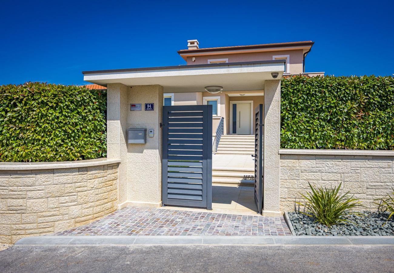 Villa in Krancici - Villa Silvia near Poreč for 10 people with infinity pool and large playground