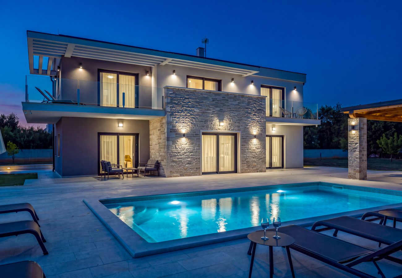 Villa in Cukrici - Villa Serena in Central Istria for 8 people with private heated pool 