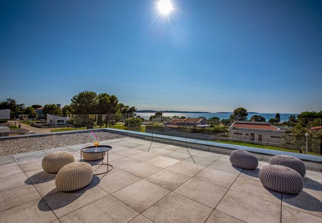 Villa in Fažana - Villa A in Fažana for 8 plus 2 persons with infinity pool only 100 meters from the sea Villa in Fažana - Villa A in Fažana for 8 plus 2 persons with infinity pool only 100 meters from the sea
