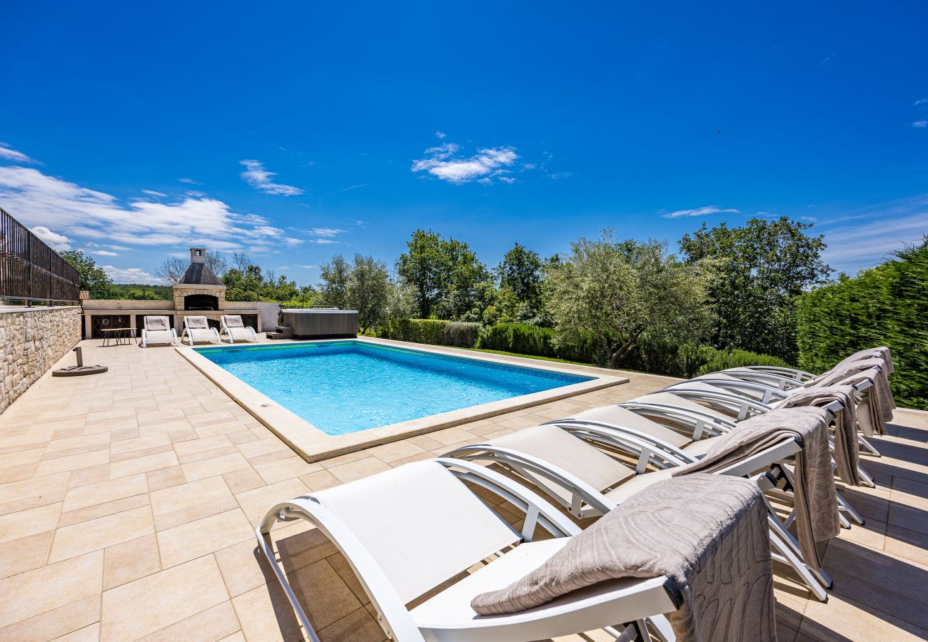 Villa in Babudri - Villa Babudri near Poreč for 10 people with jacuzzi & spa