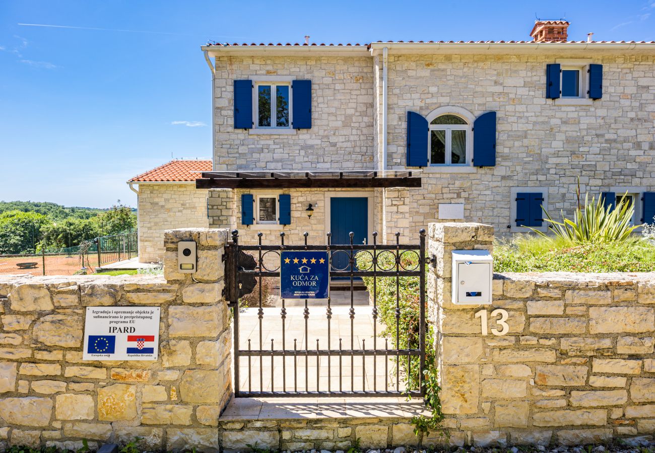 Villa in Babudri - Villa Babudri near Poreč for 10 people with jacuzzi & spa
