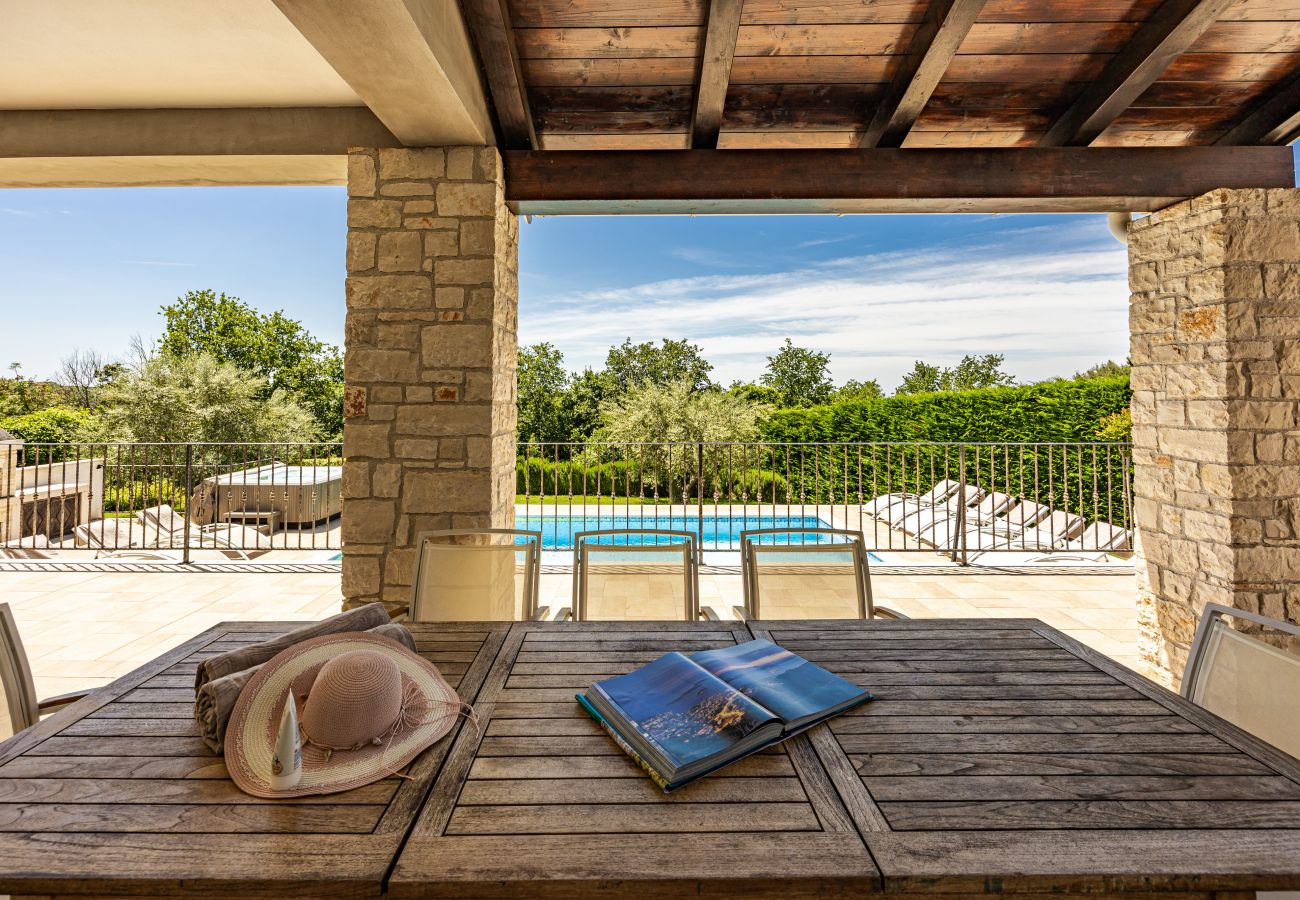 Villa in Babudri - Villa Babudri near Poreč for 10 people with jacuzzi & spa