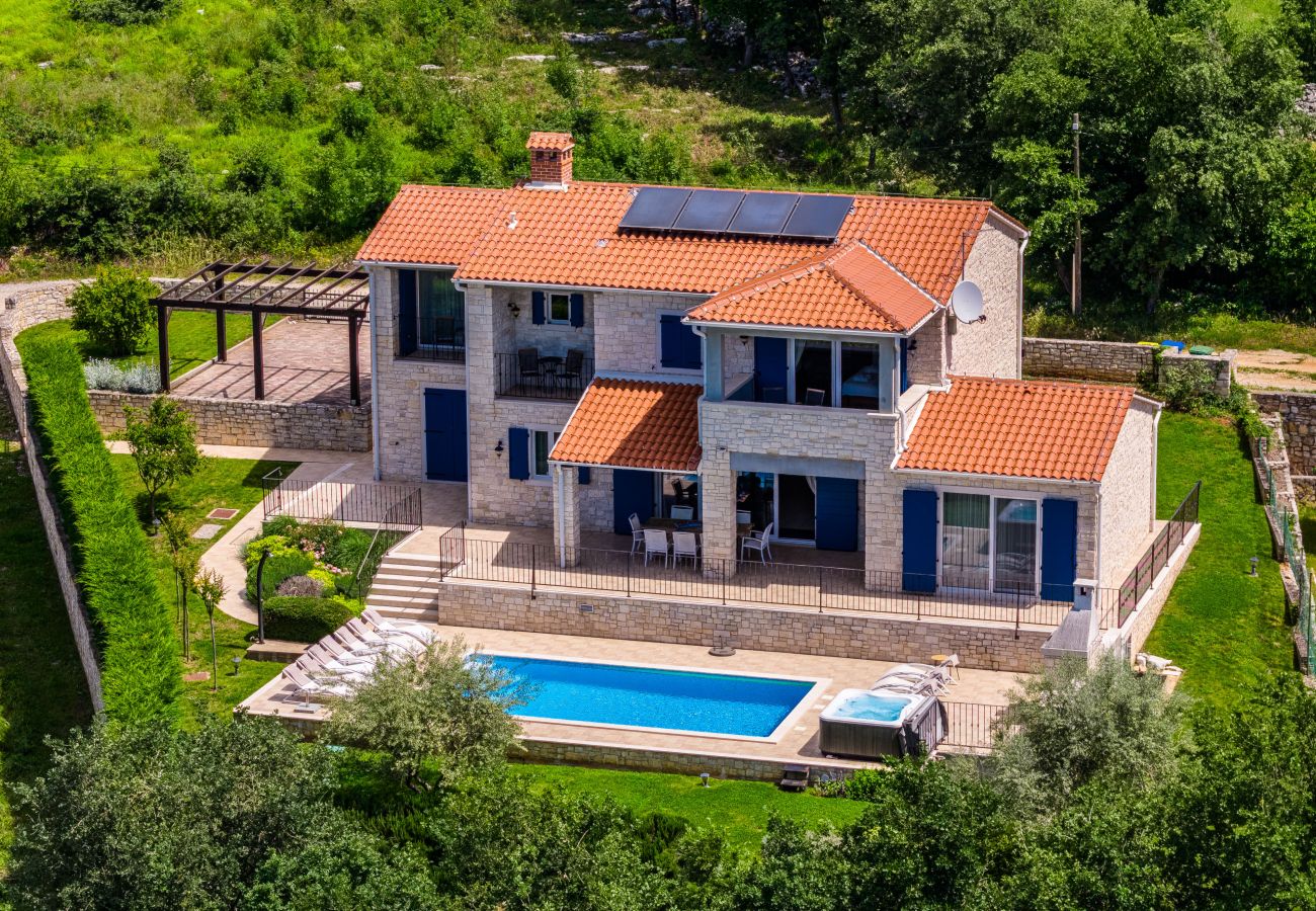 Villa in Babudri - Villa Babudri near Poreč for 10 people with jacuzzi & spa