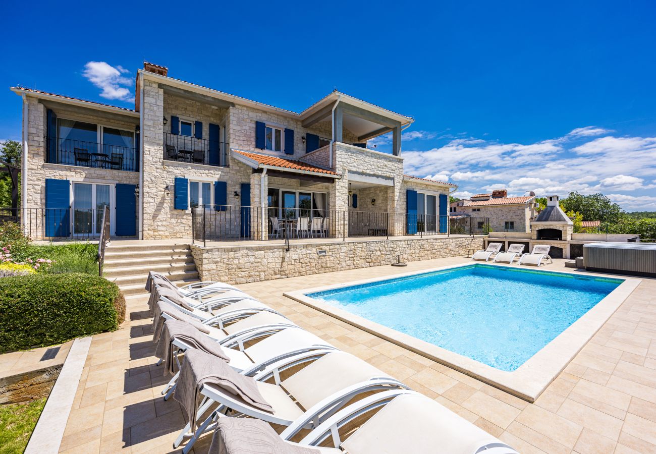 Villa in Babudri - Villa Babudri near Poreč for 10 people with jacuzzi & spa