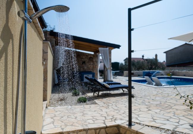 Villa in Betiga - Villa Kalista Istriana for 10 people with private pool & sea view Villa in Betiga - Villa Kalista Istriana for 10 people with private pool & sea view