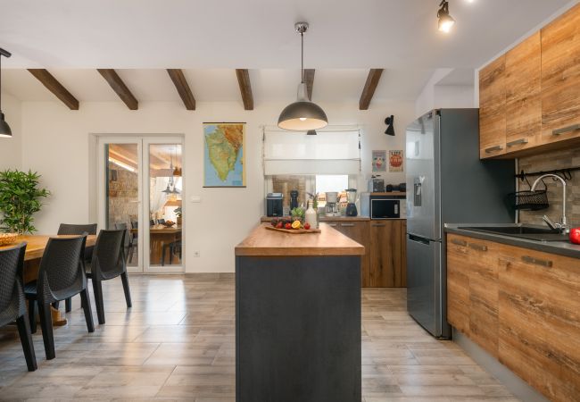 Villa in Betiga - Villa Kalista Istriana for 10 people with private pool & sea view Villa in Betiga - Villa Kalista Istriana for 10 people with private pool & sea view