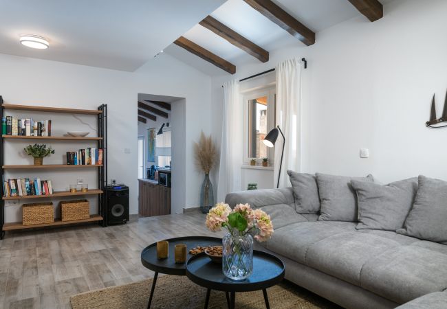 Villa in Betiga - Villa Kalista Istriana for 10 people with private pool & sea view Villa in Betiga - Villa Kalista Istriana for 10 people with private pool & sea view