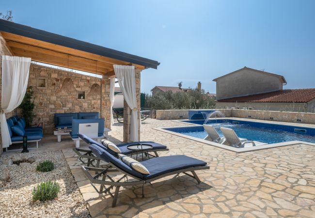 Villa in Betiga - Villa Kalista Istriana for 10 people with private pool & sea view Villa in Betiga - Villa Kalista Istriana for 10 people with private pool & sea view