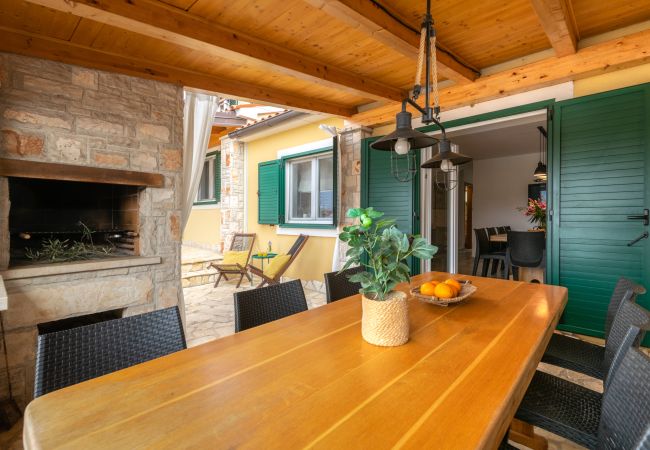 Villa in Betiga - Villa Kalista Istriana for 10 people with private pool & sea view Villa in Betiga - Villa Kalista Istriana for 10 people with private pool & sea view